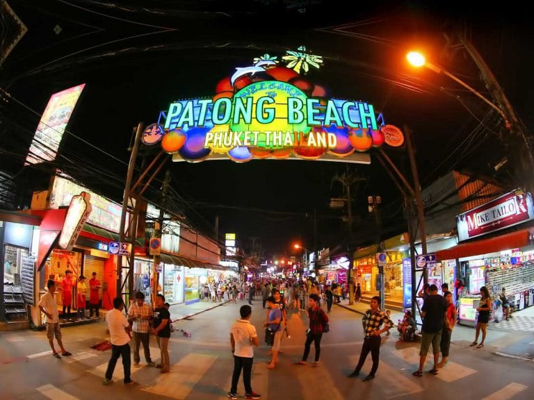 Vie nocturne de Patong – explore la scène de fête sauvage de Patong la nuit