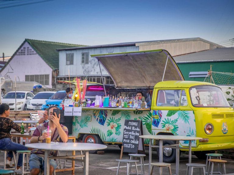 Marché du week-end à Phuket – Découvrez le plus grand marché nocturne de Phuket et visitez le Grand Bouddha de Phuket.