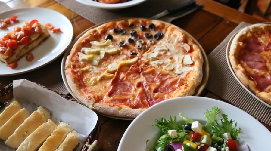4 Season Stagion Pizza Restaurant In Khao Lak