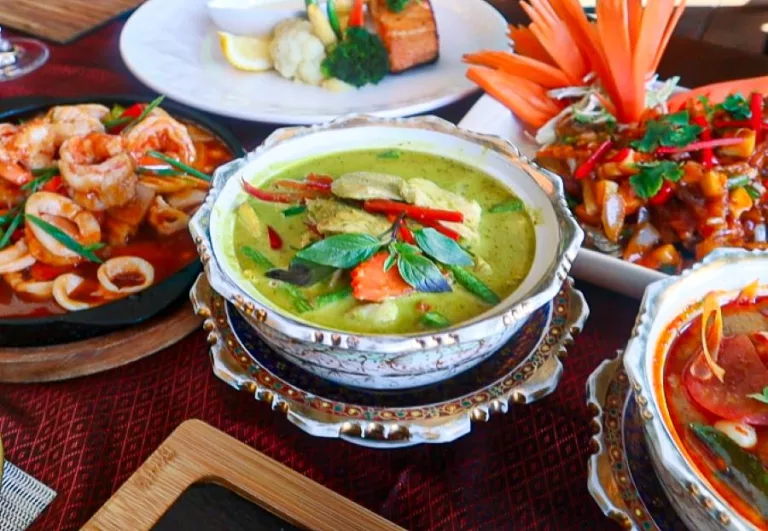 Chang Thong Restaurant - Green Curry With Coconut Milk Soup