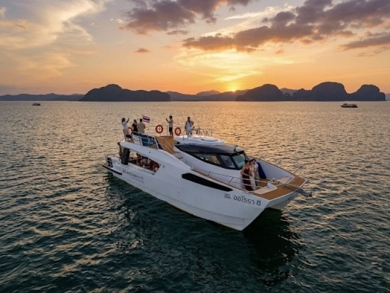 Croisière Baie de Phang Nga : Une Expérience de Luxe au Coucher de Soleil